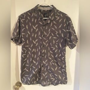 Howe casual men’s button up (size Medium); grey with feather pattern